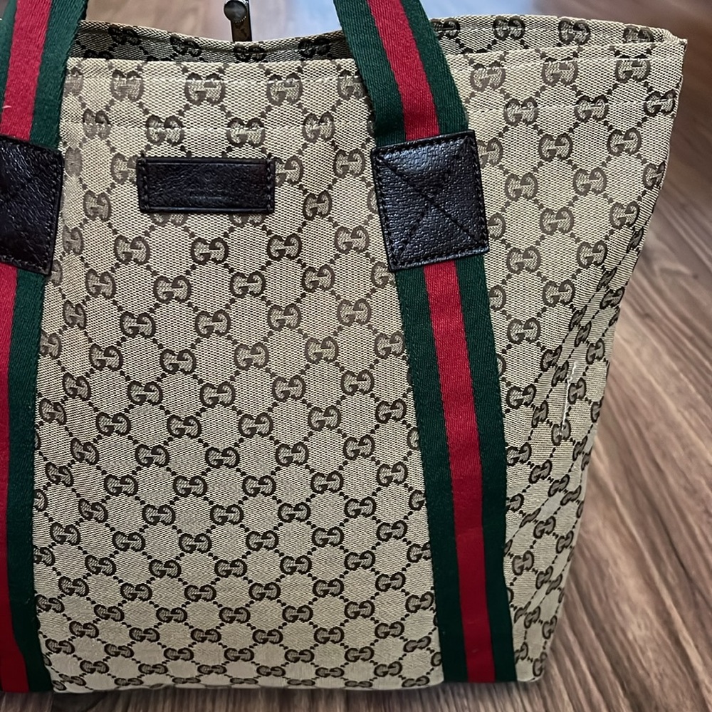 A307- 💯% authentic Gucci tote bag - Picture 5 of 16